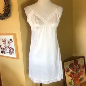 Vintage VANITY FAIR Size: 38 18’/44 
Full Body Slip WHITE Lace Trim USA Made NEW